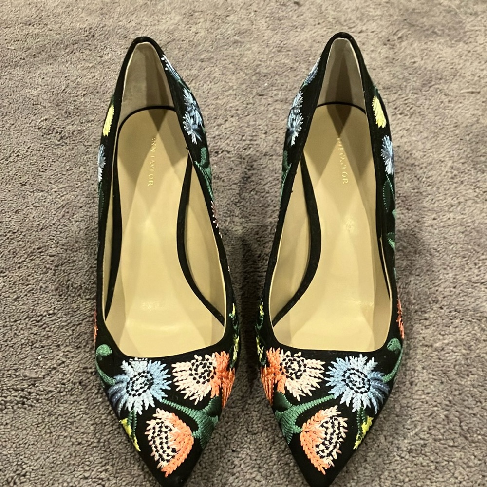 EUC embroidered heels